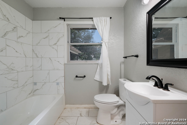 Image 9 of 28 For 323 Craigmont Ln