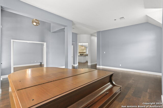 Image 10 of 47 For 26308 Reyglen