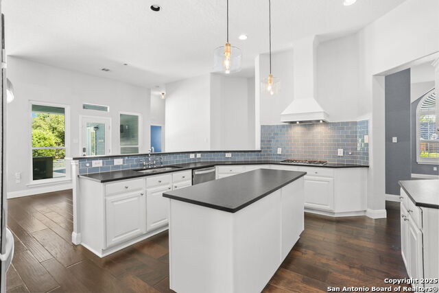 Image 15 of 47 For 26308 Reyglen