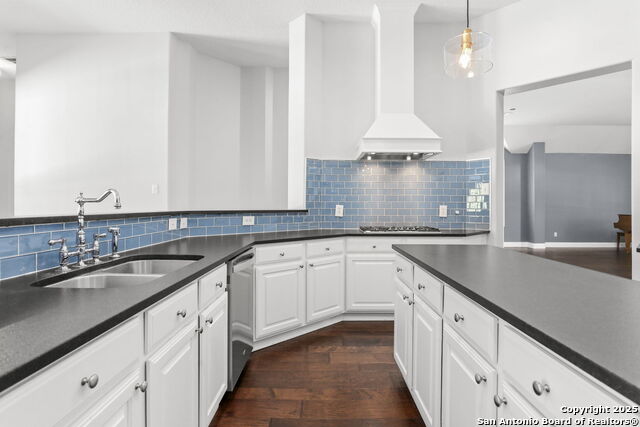 Image 17 of 47 For 26308 Reyglen