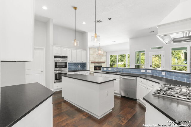 Image 18 of 47 For 26308 Reyglen