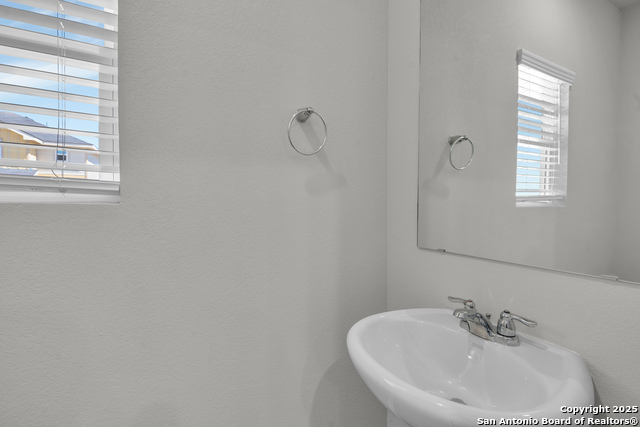 Image 10 of 28 For 8911 Fm 1560 305-306 N