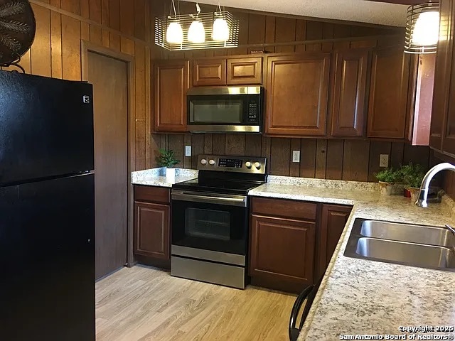 Image 16 of 20 For 1316 Lakeshore Dr