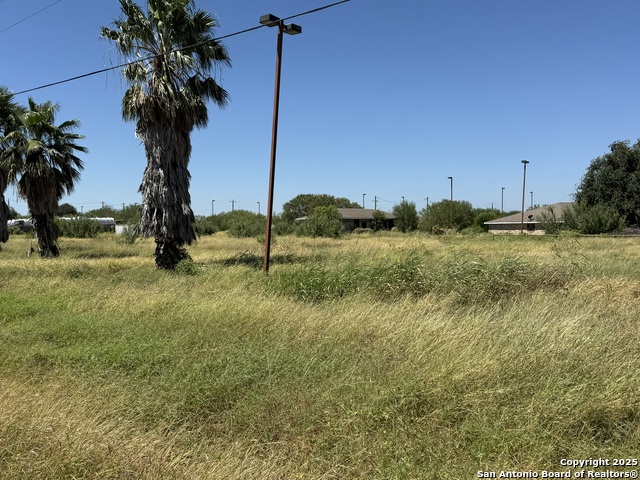 Listing photo id 10 for 17360 S Ih 35