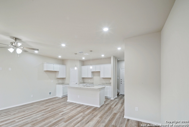 Image 4 of 20 For 8911 Fm 1560 407-408 N