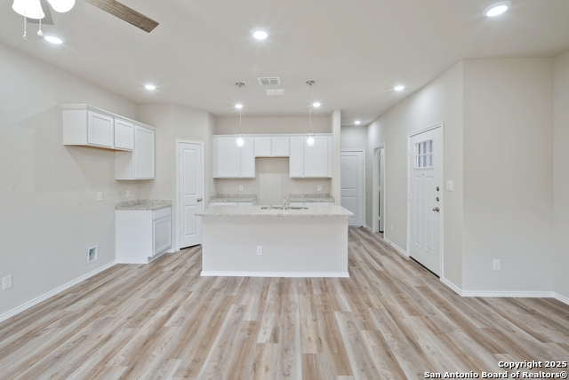 Image 5 of 20 For 8911 Fm 1560 407-408 N