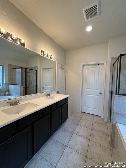 Listing photo id 8 for 3310 Jane Way