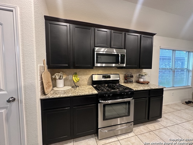 Listing photo id 13 for 3310 Jane Way