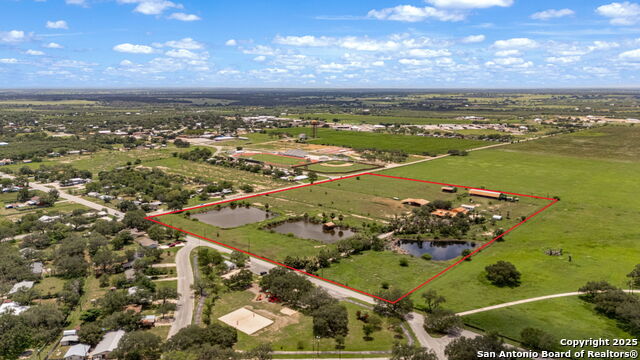 Details for 1551 Windy Knoll N, Devine, TX 78016