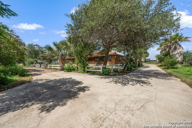 Listing photo id 9 for 1551 Windy Knoll N