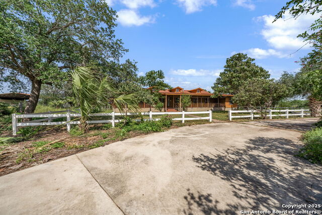 Listing photo id 10 for 1551 Windy Knoll N