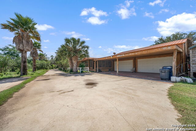 Listing photo id 12 for 1551 Windy Knoll N