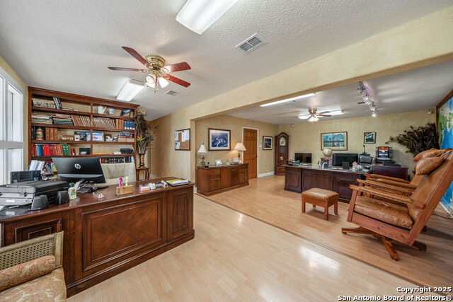 Listing photo id 13 for 1551 Windy Knoll N