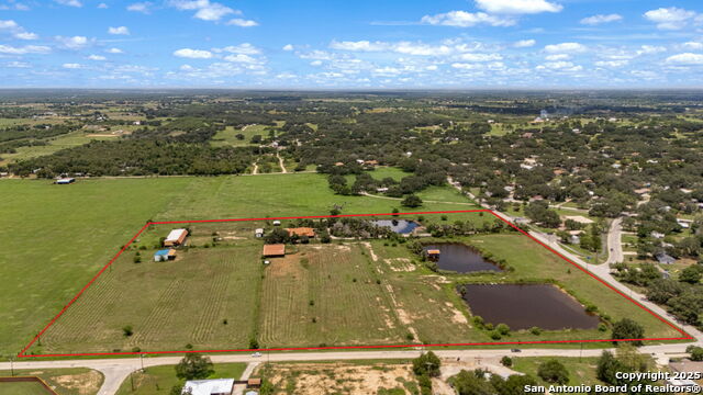 Listing photo id 0 for 1551 Windy Knoll N