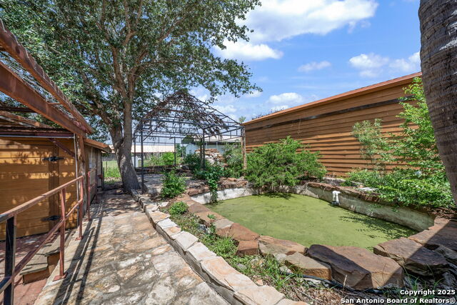 Listing photo id 31 for 1551 Windy Knoll N