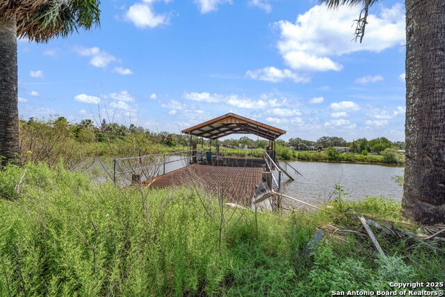 Listing photo id 37 for 1551 Windy Knoll N