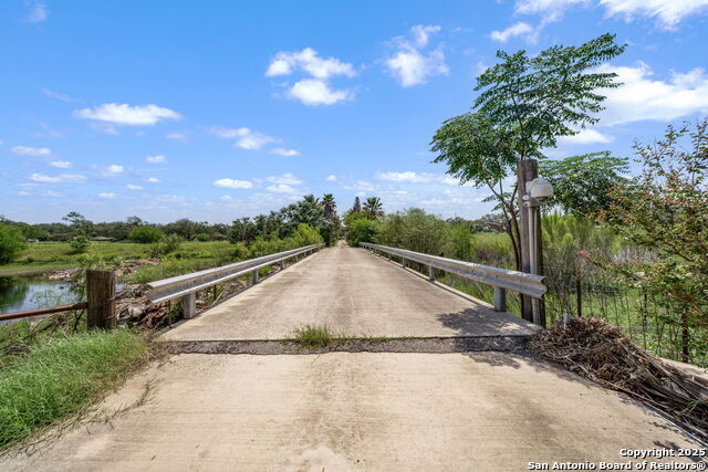 Listing photo id 39 for 1551 Windy Knoll N