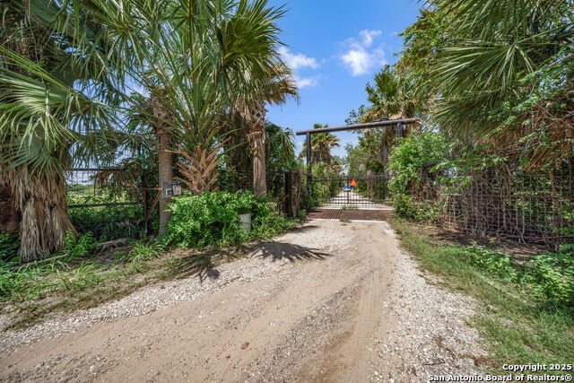 Listing photo id 40 for 1551 Windy Knoll N