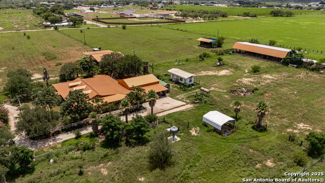 Listing photo id 7 for 1551 Windy Knoll N
