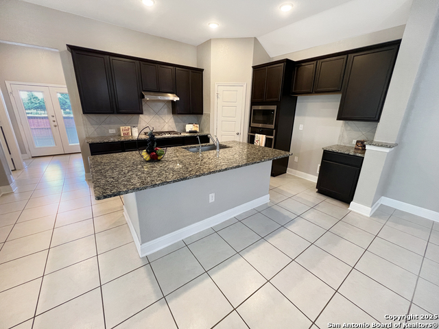 Listing photo id 14 for 13751 Bradford Park