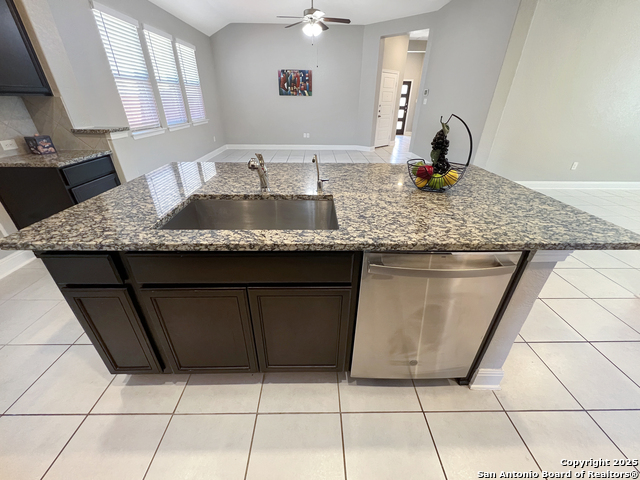 Listing photo id 16 for 13751 Bradford Park