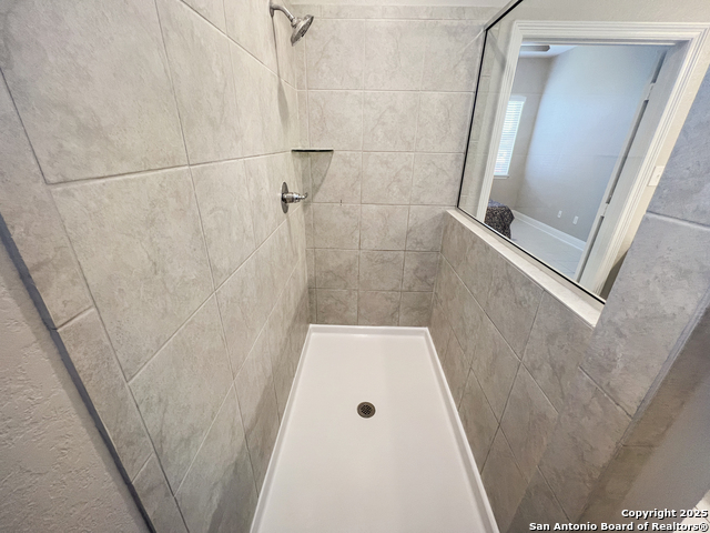 Listing photo id 35 for 13751 Bradford Park