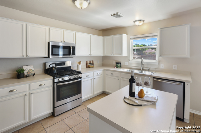 Image 15 of 27 For 15811 Beaufort Blvd