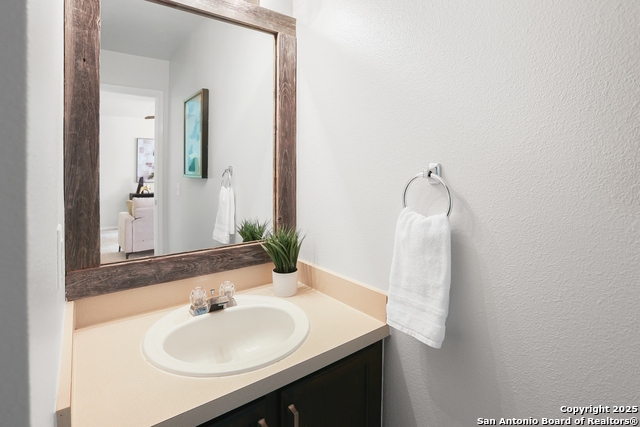 Image 16 of 27 For 15811 Beaufort Blvd