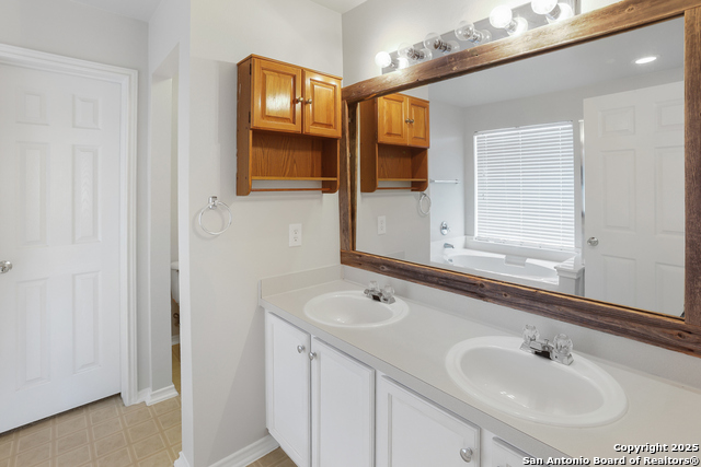 Image 21 of 27 For 15811 Beaufort Blvd