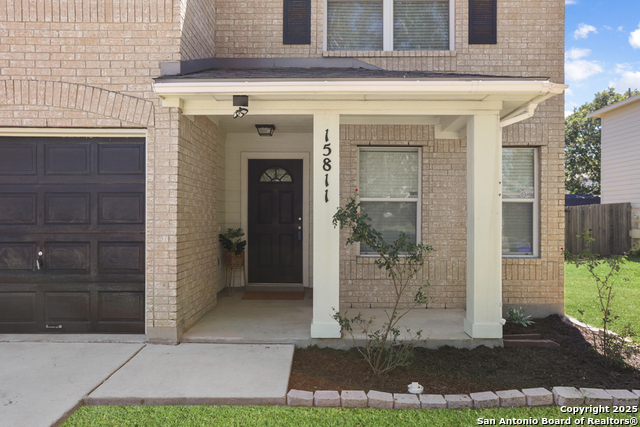 Image 3 of 27 For 15811 Beaufort Blvd
