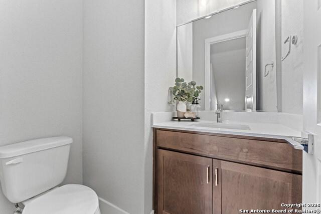 Listing photo id 0 for 7944 Kennedy Hill
