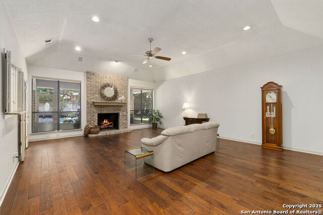 Image 11 of 51 For 1611 Eagle Point