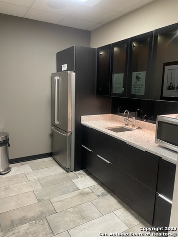 Listing photo id 2 for 3700 Fredericksburg 166