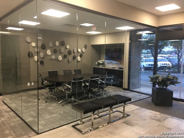Listing photo id 5 for 3700 Fredericksburg 166