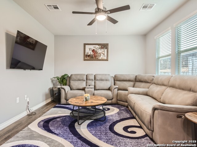 Listing photo id 2 for 21018 Chestnut Cove