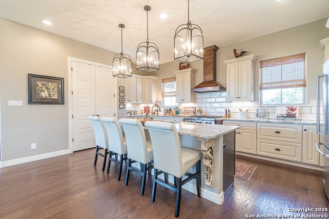 Image 14 of 50 For 561 Five Oaks