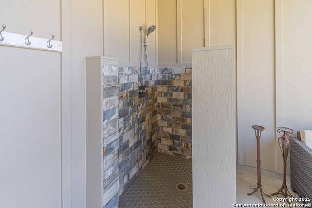 Image 43 of 50 For 561 Five Oaks