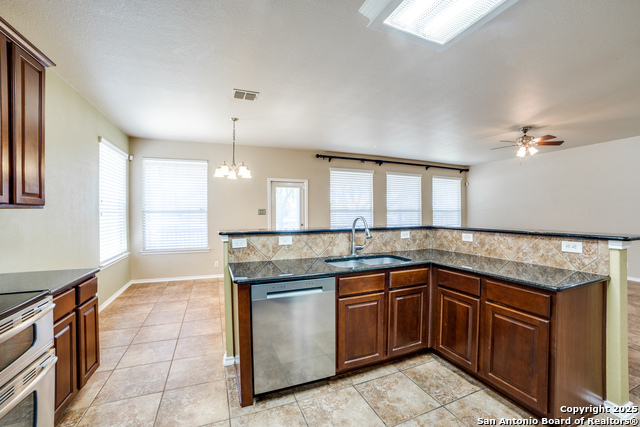 Image 10 of 27 For 4527 Darien Vista
