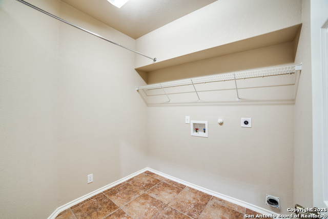Image 15 of 27 For 4527 Darien Vista