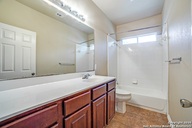 Image 16 of 27 For 4527 Darien Vista