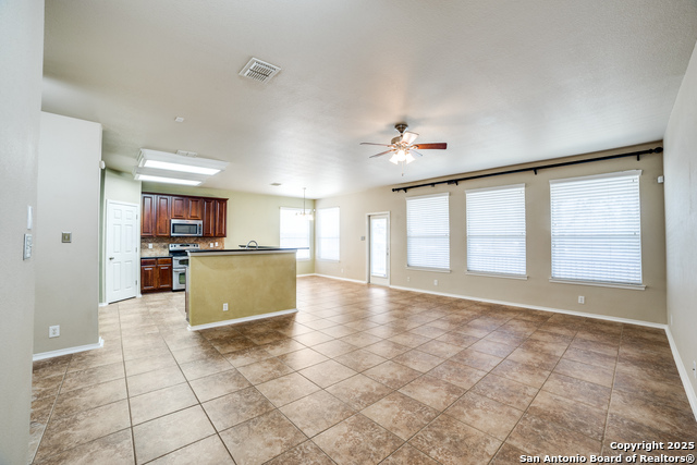 Image 7 of 27 For 4527 Darien Vista