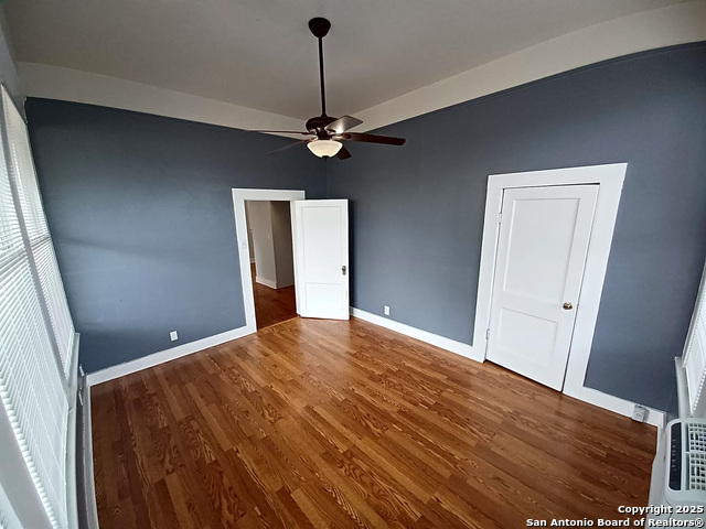 Image 18 of 47 For 124 Mistletoe Ave W