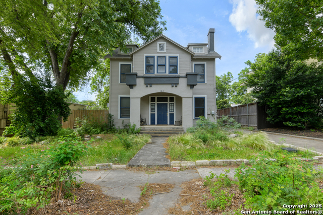 Image 2 of 47 For 124 Mistletoe Ave W