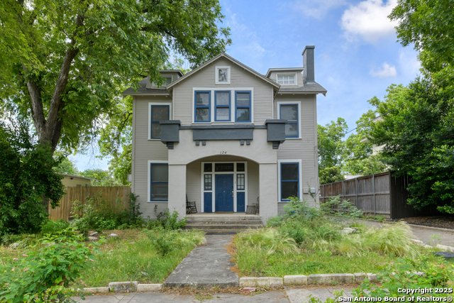 Image 3 of 47 For 124 Mistletoe Ave W