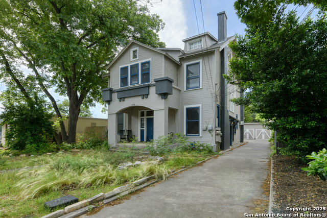 Image 4 of 47 For 124 Mistletoe Ave W