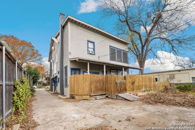 Image 44 of 47 For 124 Mistletoe Ave W