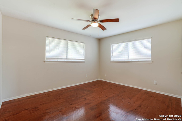 Image 18 of 27 For 211 Woodlake