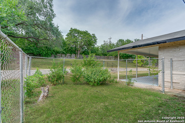 Image 23 of 27 For 211 Woodlake
