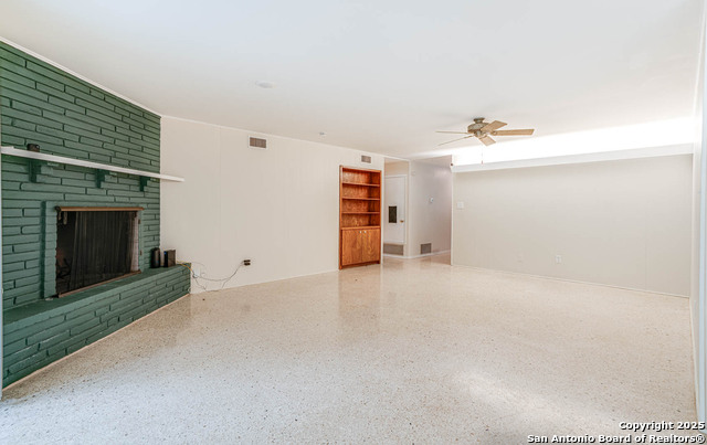 Image 6 of 27 For 211 Woodlake