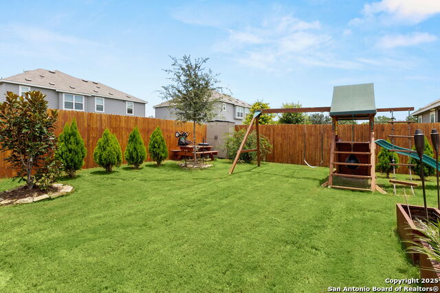 Listing photo id 17 for 874 Casetta  
